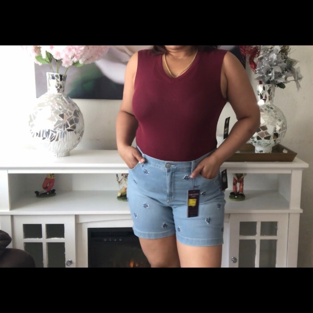 🍀Women's stretch denim chort with pockets, front